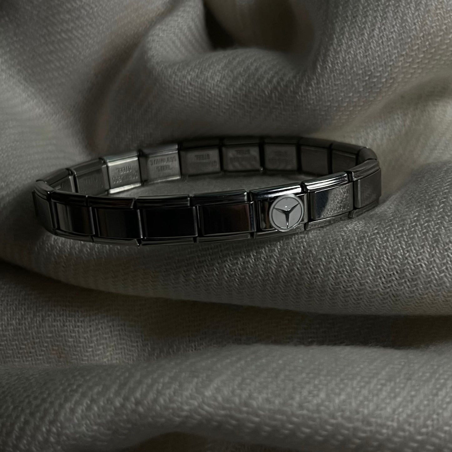 Mercedez-Benz - Silver Charm - Charmris