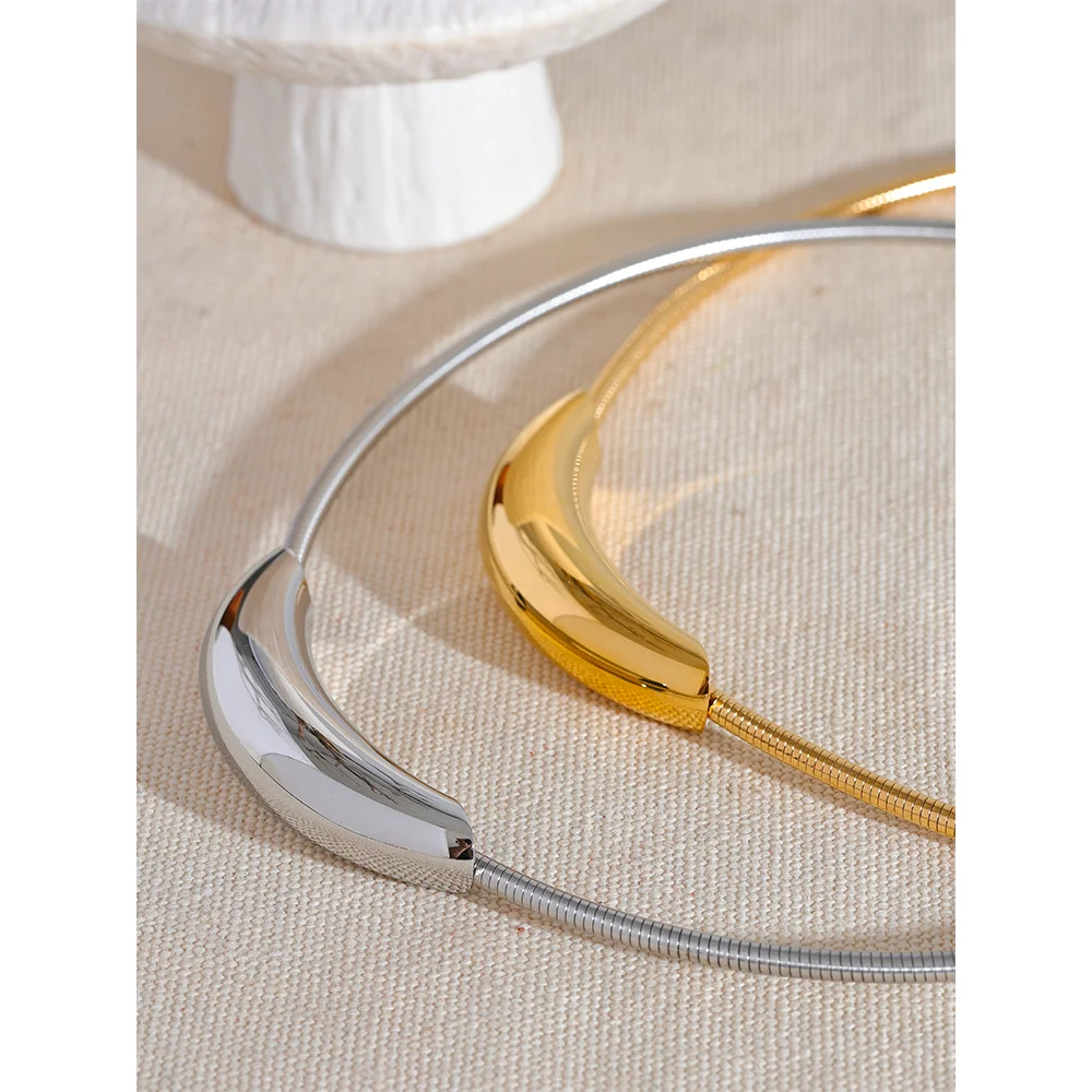 Sculpt Bar Collar Necklace
