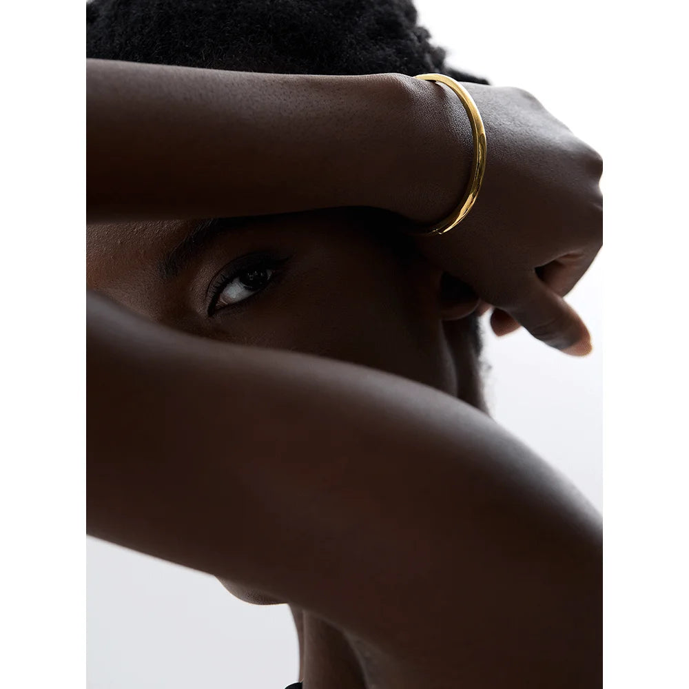 Essential Smooth Hinged Bangle