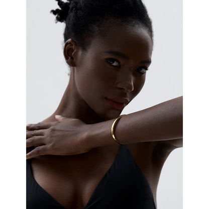 Essential Smooth Hinged Bangle