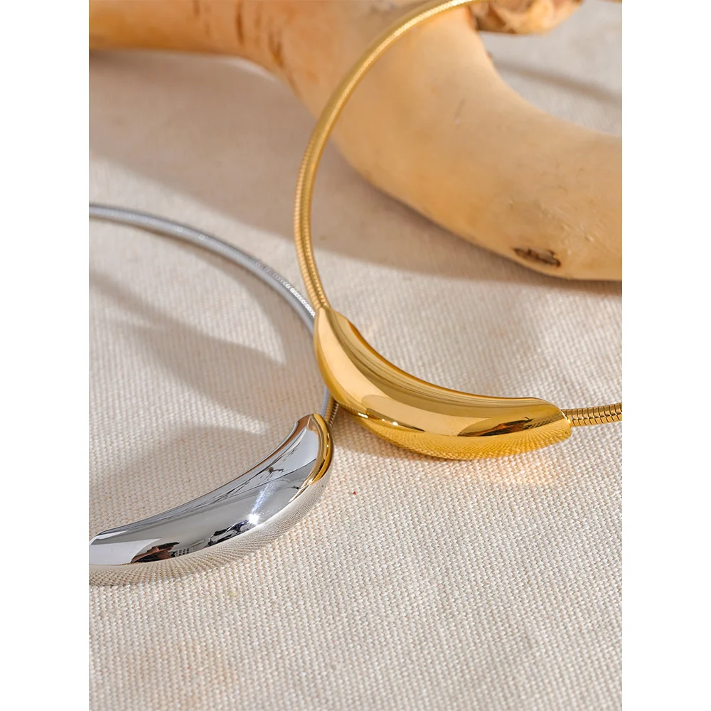Sculpt Bar Collar Necklace