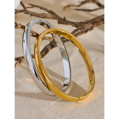 Essential Smooth Hinged Bangle